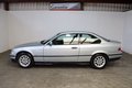 Daumennagel 5 - BMW 323 i Exclusiv Edition LEDER SHZ PDC 2. HAND