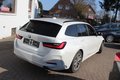 Daumennagel 16 - BMW 318 d Aut LEDER=NAVI=LED LEUCHTE=HeadUP=Harman Kardon