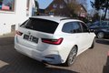 Daumennagel 18 - BMW 318 d Aut LEDER=NAVI=LED LEUCHTE=HeadUP=Harman Kardon