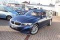 Daumennagel 28 - BMW 318 d Aut LEDER=NAVI=LED LEUCHTE=HeadUP=Harman Kardon