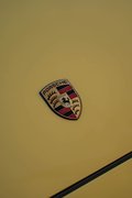 Daumennagel 9 - Porsche 911/993 Carrera 4S  pastellgelb 26.225km German car