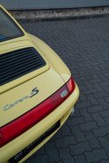 Daumennagel 12 - Porsche 911/993 Carrera 4S  pastellgelb 26.225km German car