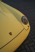 Daumennagel 10 - Porsche 911/993 Carrera 4S  pastellgelb 26.225km German car