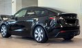 Daumennagel 2 - Tesla Model Y RWD