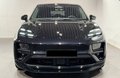 Daumennagel 8 - Porsche Macan Electric Turbo