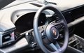 Daumennagel 9 - Porsche Macan Electric 4