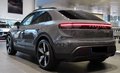 Daumennagel 8 - Porsche Macan Electric 4S
