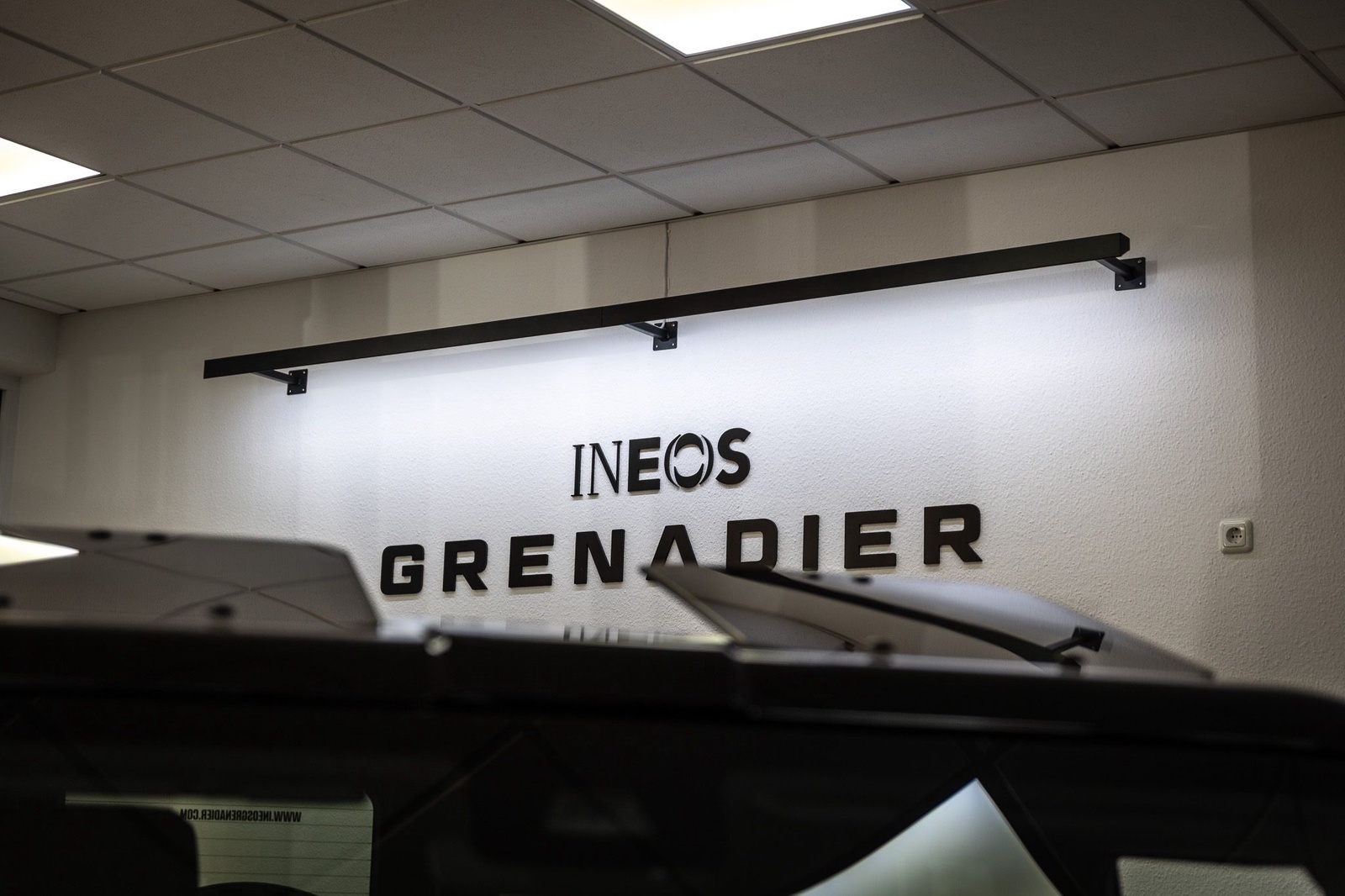 INEOS Grenadier Showroom Premium Mobile Kuntz