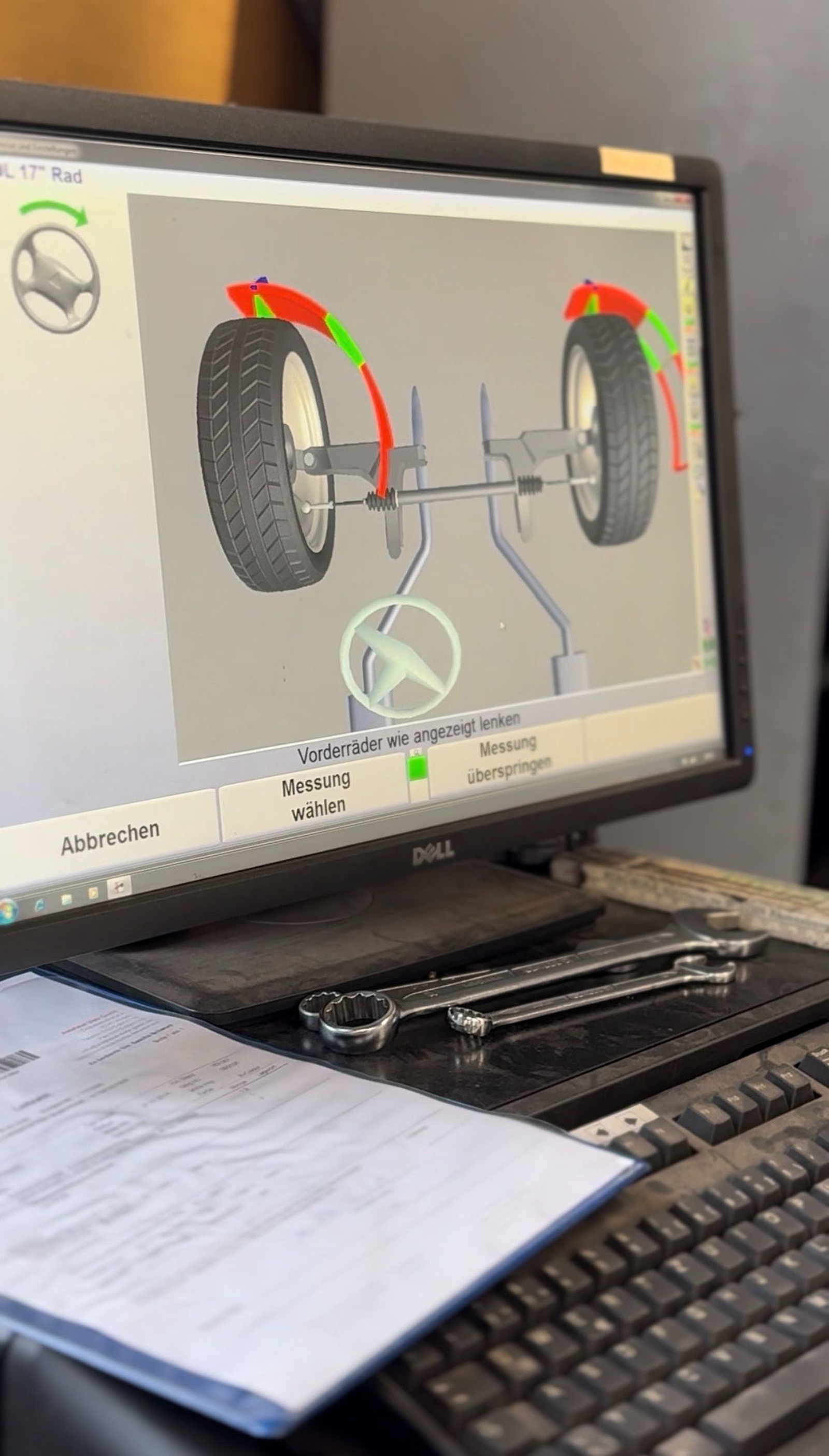 Achsvermessung Wildau Autohaus Dietz – Messung der Vorderachse am Monitor