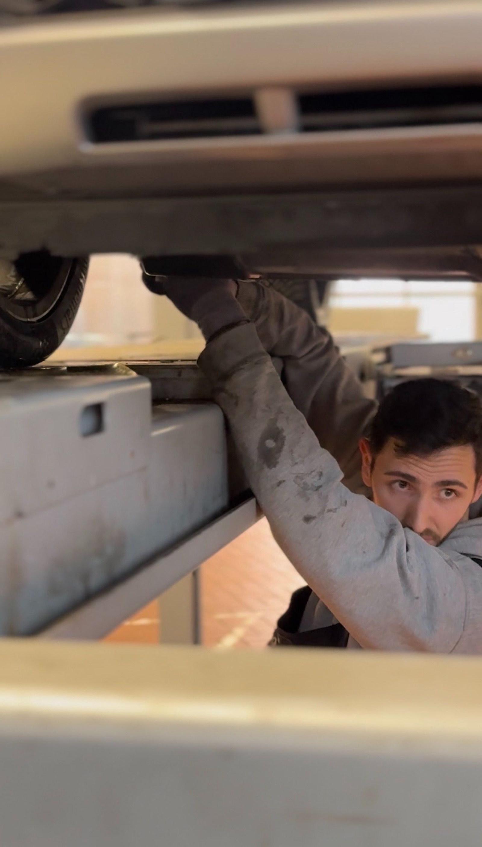 Achsvermessung Wildau Autohaus Dietz – Kontrolle unter dem Fahrzeug