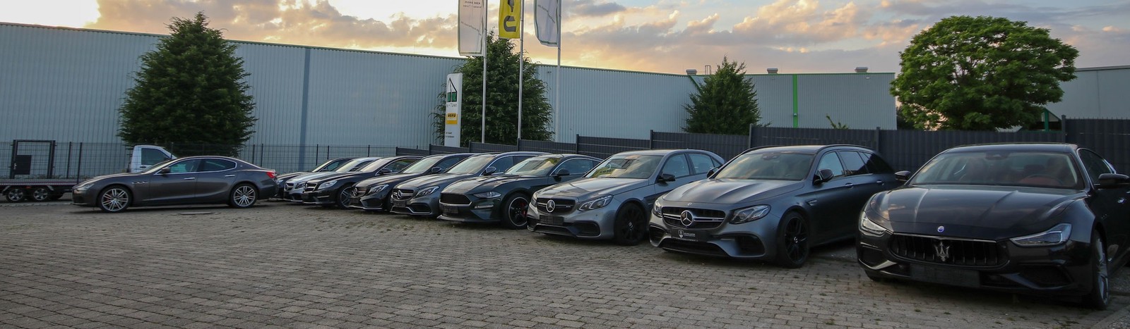 STUTTGARTER AUTOFORUM | Händler für exklusive Fahrzeuge