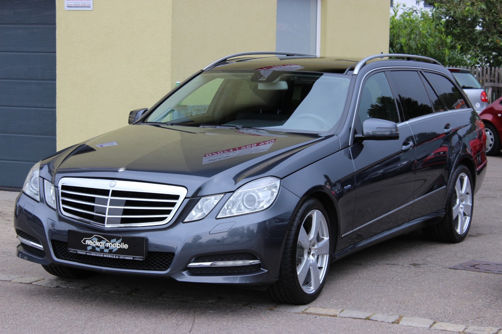 Mercedes-Benz E 250 Avantgarde AHK Comand Pano ILS Leder Distronic