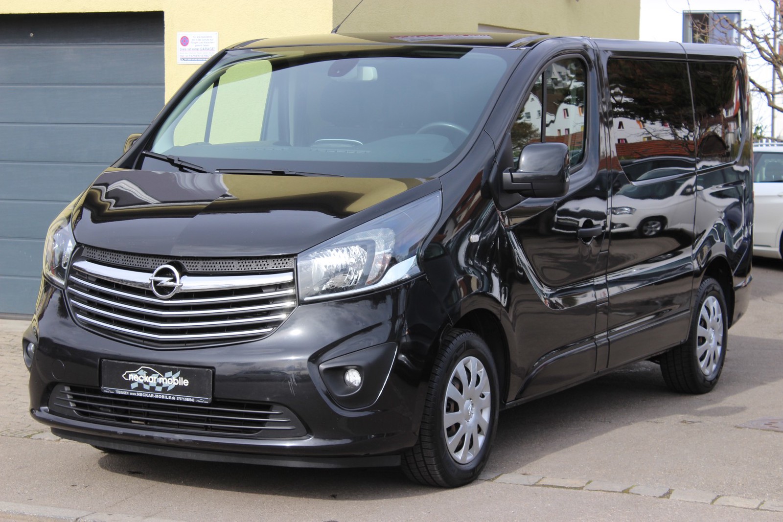 Opel Vivaro 1.6BiTdi 9 Sitzer Navi PDC Kamera