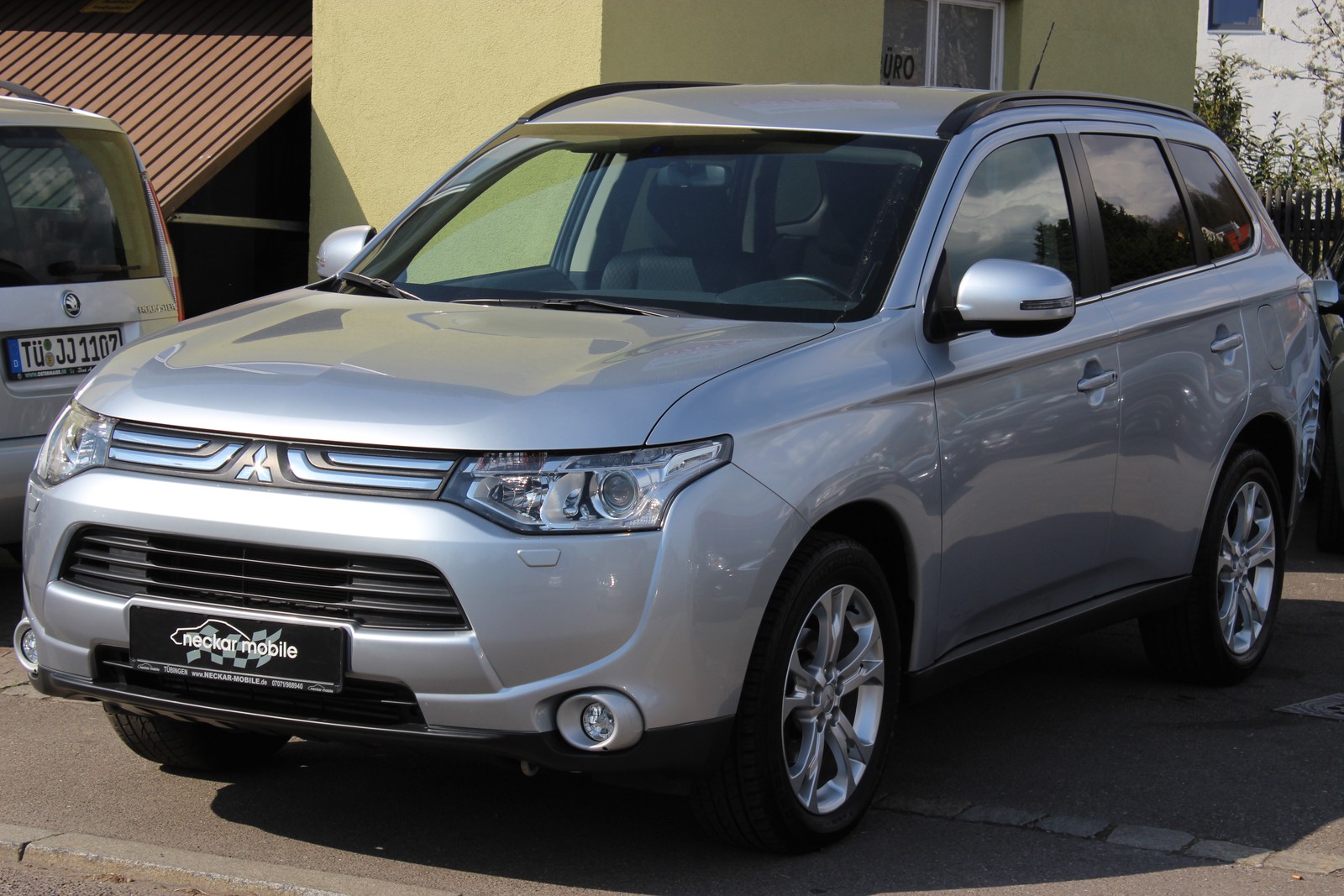 Mitsubishi Outlander Intense ClearTec 4WD 7 Sitze Xenon Rückfahrkamera