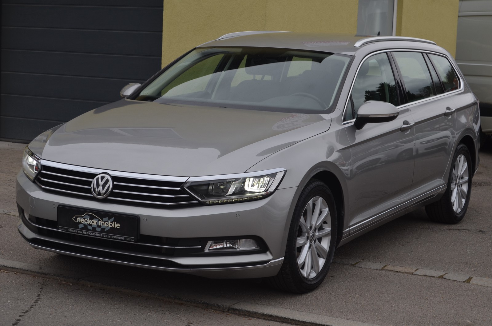 Volkswagen Passat 2.0TDI DSG Highline ACC Navi LED Sitzhzg