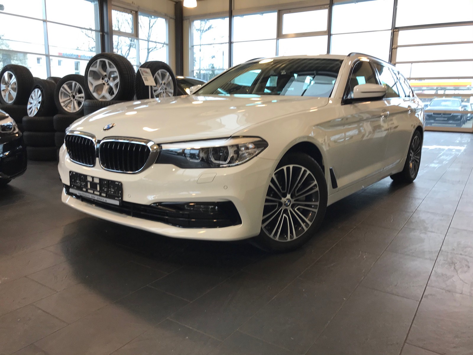 Bmw 530 Itour Xdrive Sport Line Naviprof Lrhz Ahk Parkassist Wlan Year Old Buy In Langenfeld Price Eur Int Nr Bm 1670 Sold