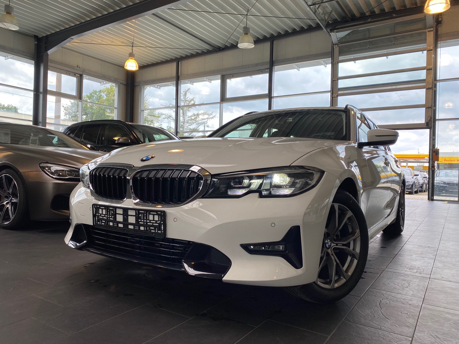 BMW 320 d Tour.xDrive Sport Line/PDC/SHZ/DAB/AHK ...