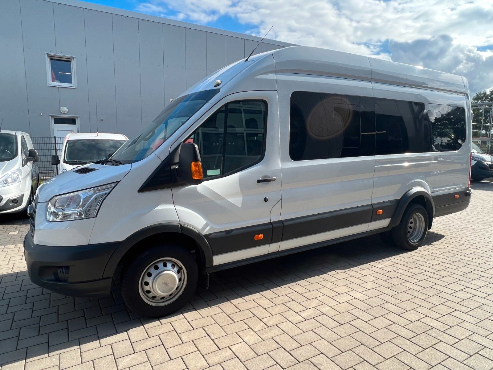 Ford Transit Bus L4/Standheizung/18-Sitz+E-Trittstufe