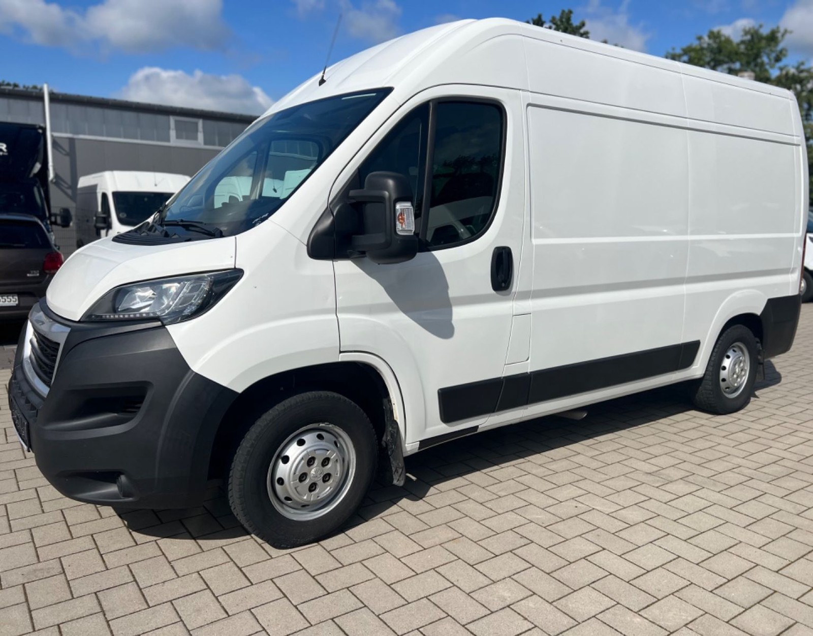 Peugeot Boxer Kasten 333 L2H2/WEBASTO/Regale/Clayton/AHK