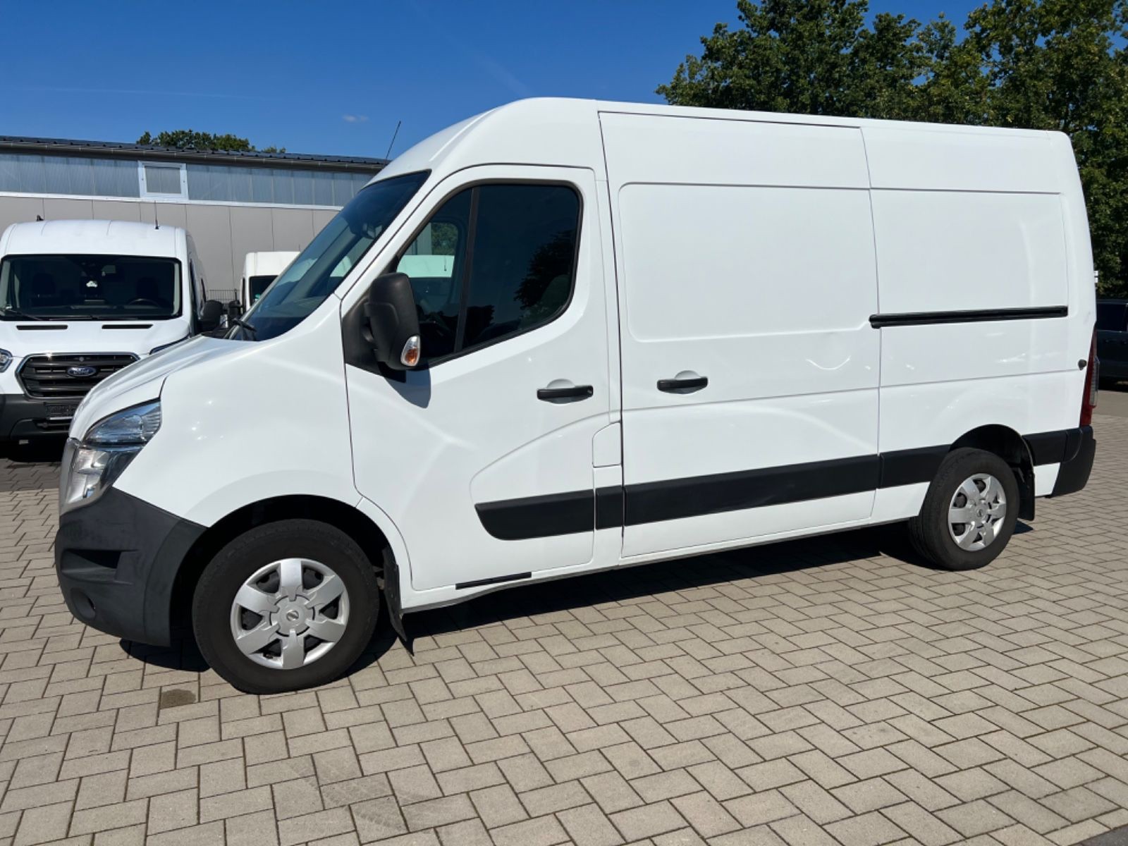 Nissan NV400