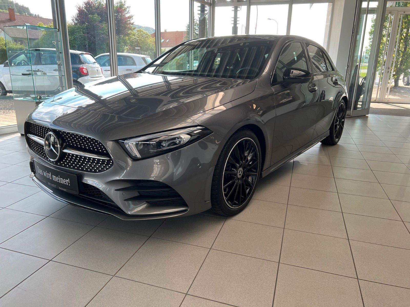 Mercedes-Benz A 250 4M AMG-Line, Pano,Distronic,360°-Kamera