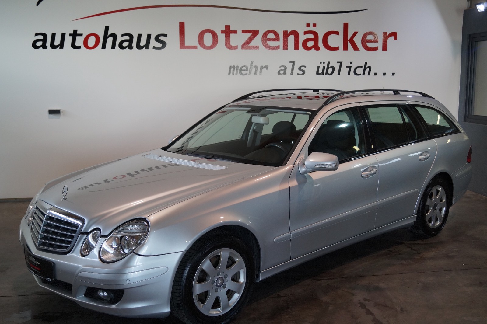 Mercedes-Benz E 200 T KOMPRESSOR NAVI,AHK,PDC,SHZ,TEMPOMAT