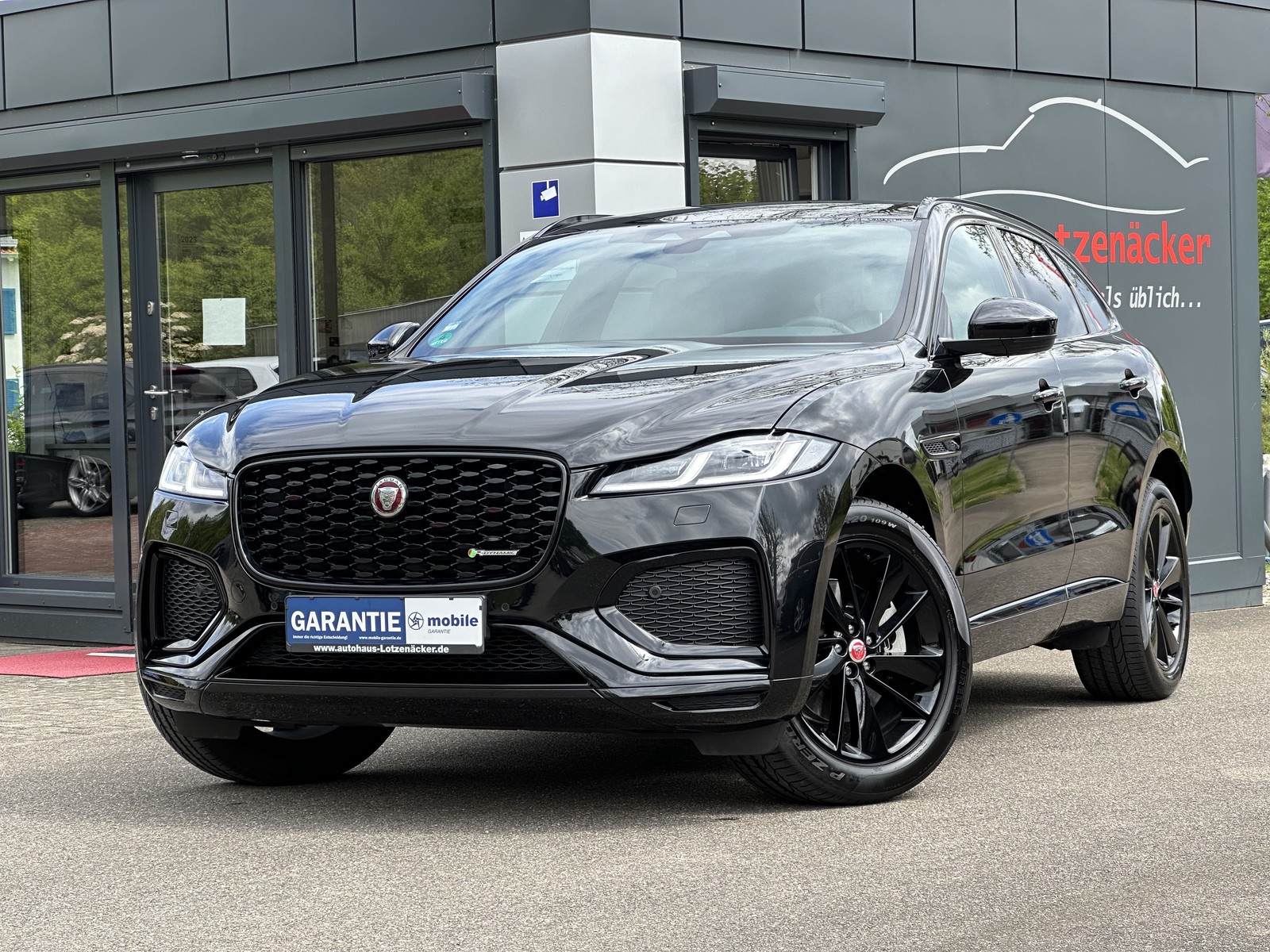 Jaguar F-PACE BLACK R-Dynamic SE AWD
