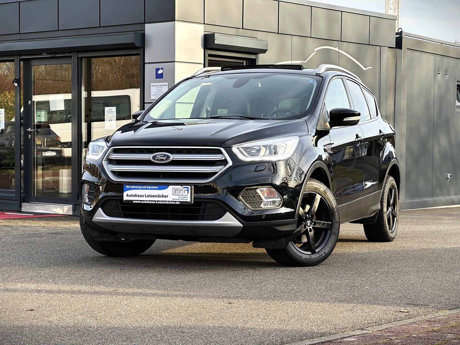 Ford Kuga Titanium Pano - NAVI - KLIMA - SHZ -Xenon
