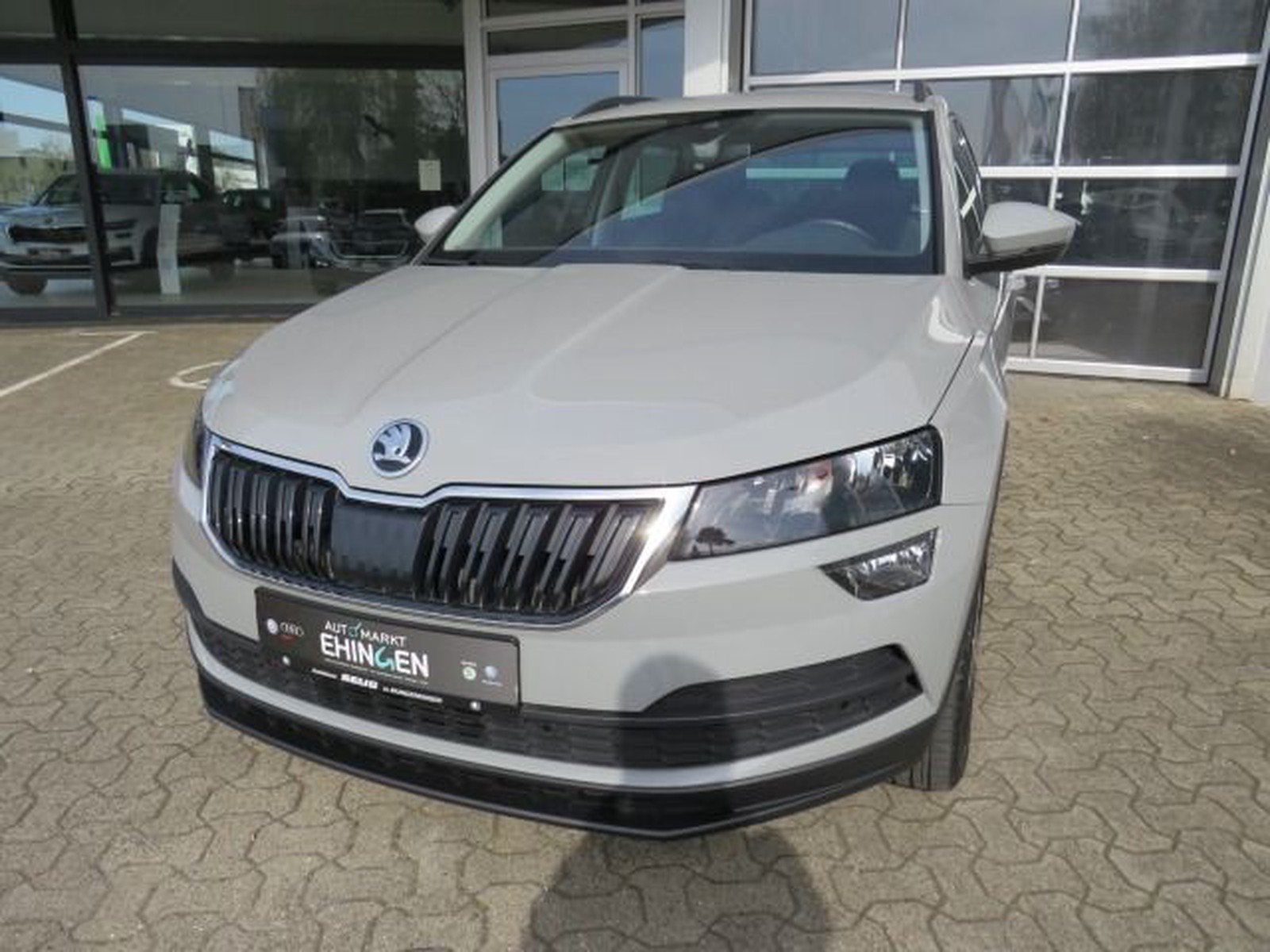 Skoda Karoq 1.6 TDI 7-Gang DSG 115 PS Style,AHK, Navi Amundsen,SH,PDC,Alu,Temp.,BT,