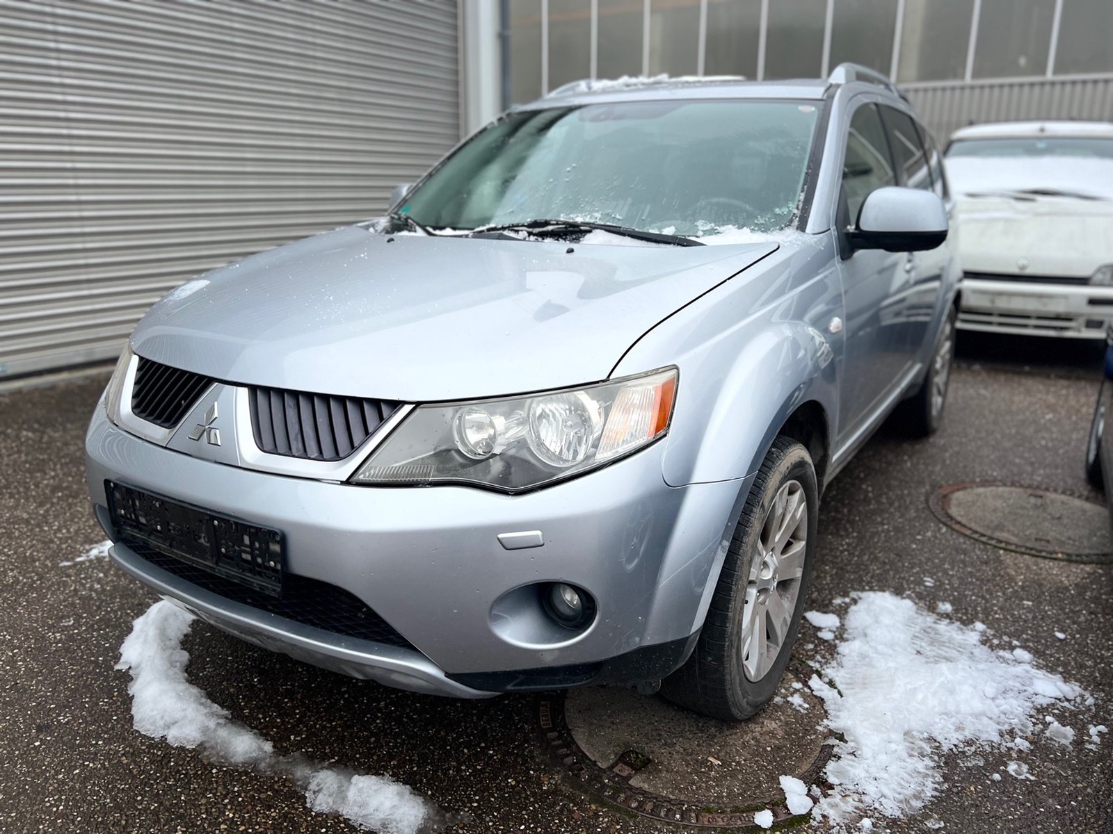 Mitsubishi Outlander 2.2 DI-D Instyle TÜV 03/23 Xenon AHK Keyless Navi Tempo PDC SD Multi FSE