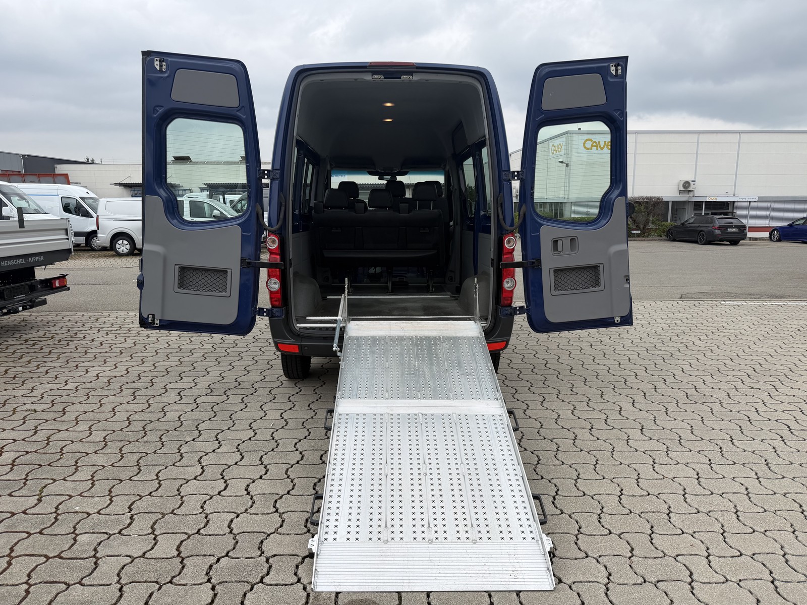 Volkswagen Crafter Kombi 30 kurz ROLLSTUHL-GERECHT RAMPE
