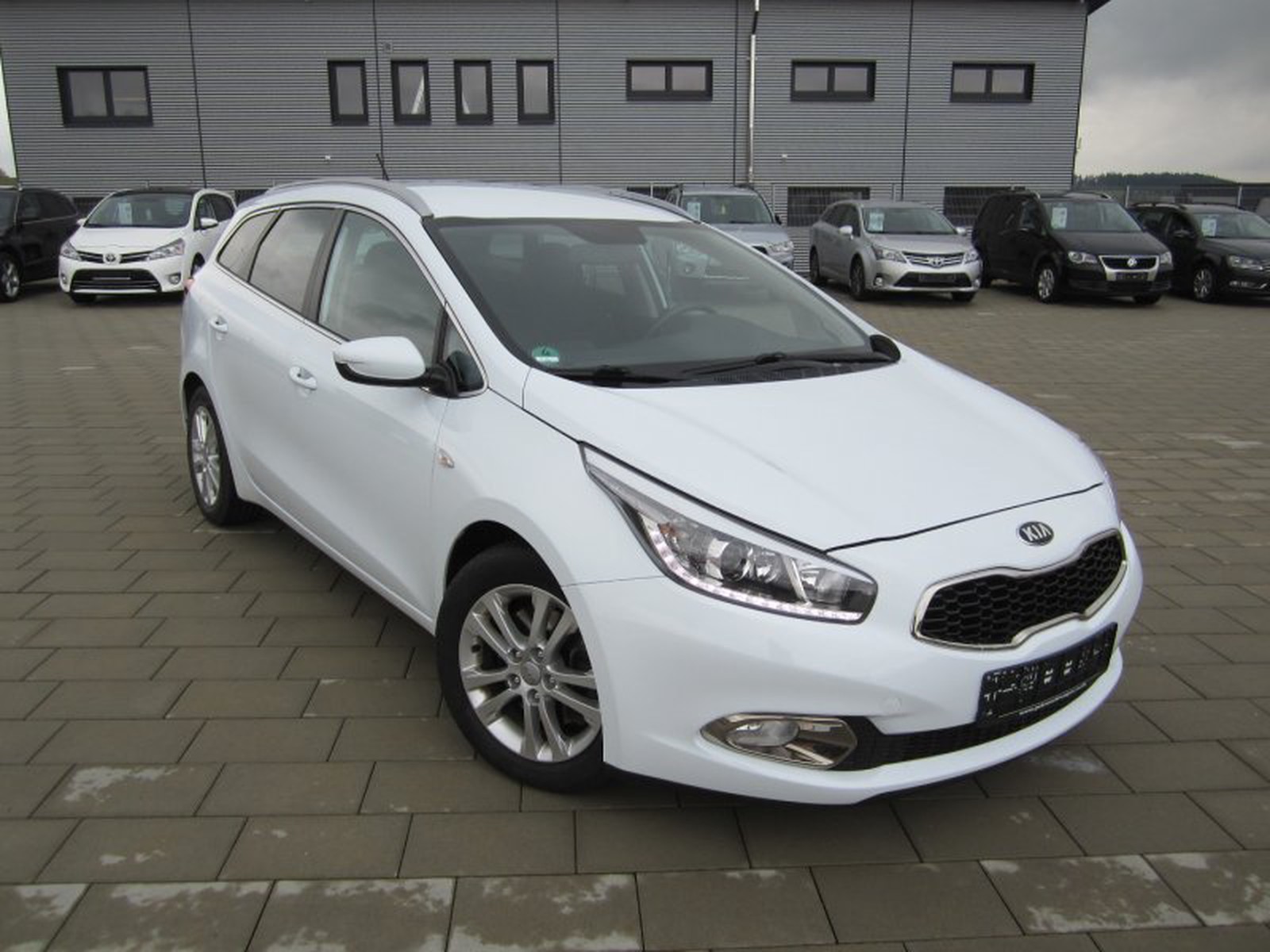 Kia Cee D Sporty Wagon Cee D Sportswagon Dream Team Edition Gebraucht Kupit V Zimmern Ob Rottweil Cena 00 Eur Int Nr 2263 Prodano