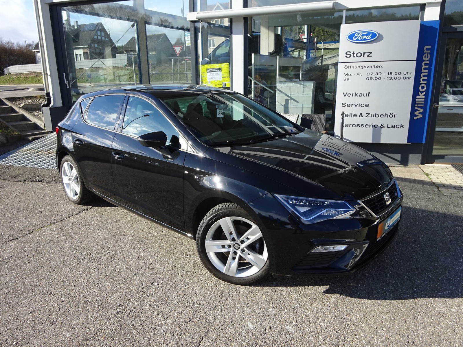 Seat Leon Fr Navigation Acc Shz Pdc Klima Led Used Buy In St Georgen Price Eur Int Nr 28st595 Sold