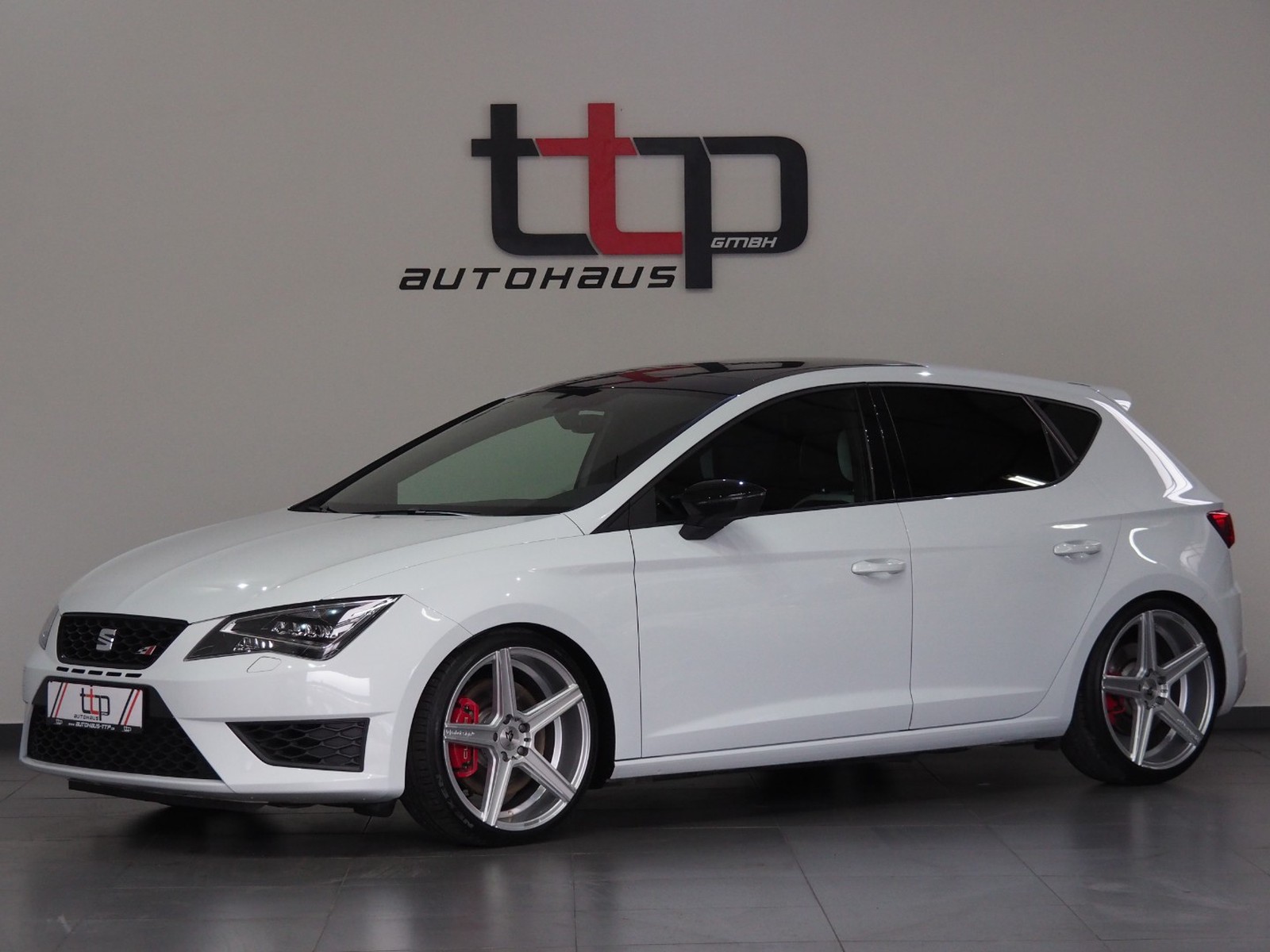 Seat Leon 2 0 Tsi Cupra 290 Dsg Panorama Led 19alu Gebraucht Kaufen In Heroldstatt Preis Eur Int Nr T384 Verkauft