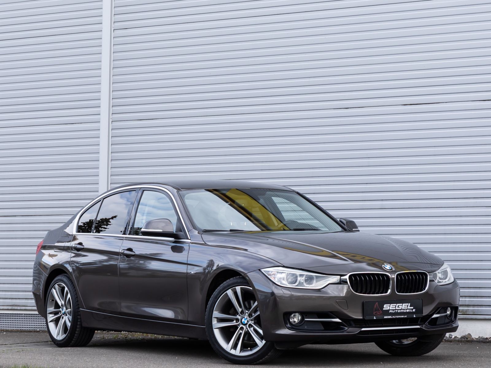BMW 320 LimxDrive*M-LENKRAD*1.HD*NAVI*SHZ*PDC*XENON*