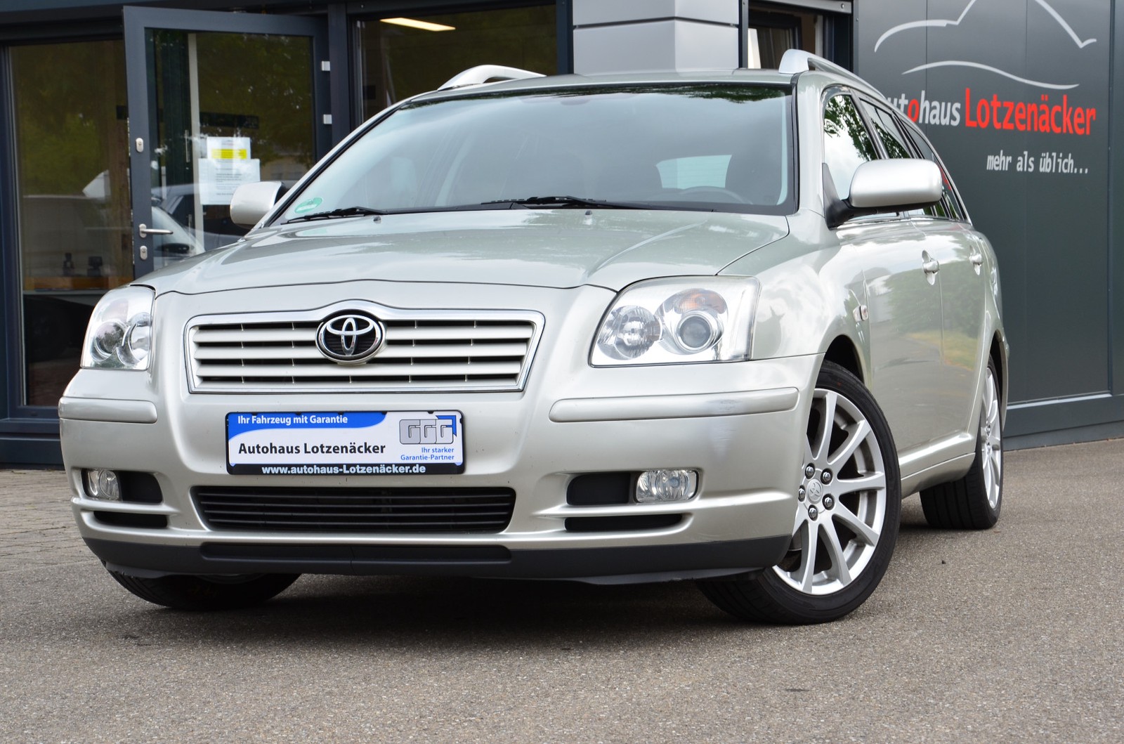Toyota Avensis Kombi 1.8 Sol Garagenwagen sehr gepflegt!