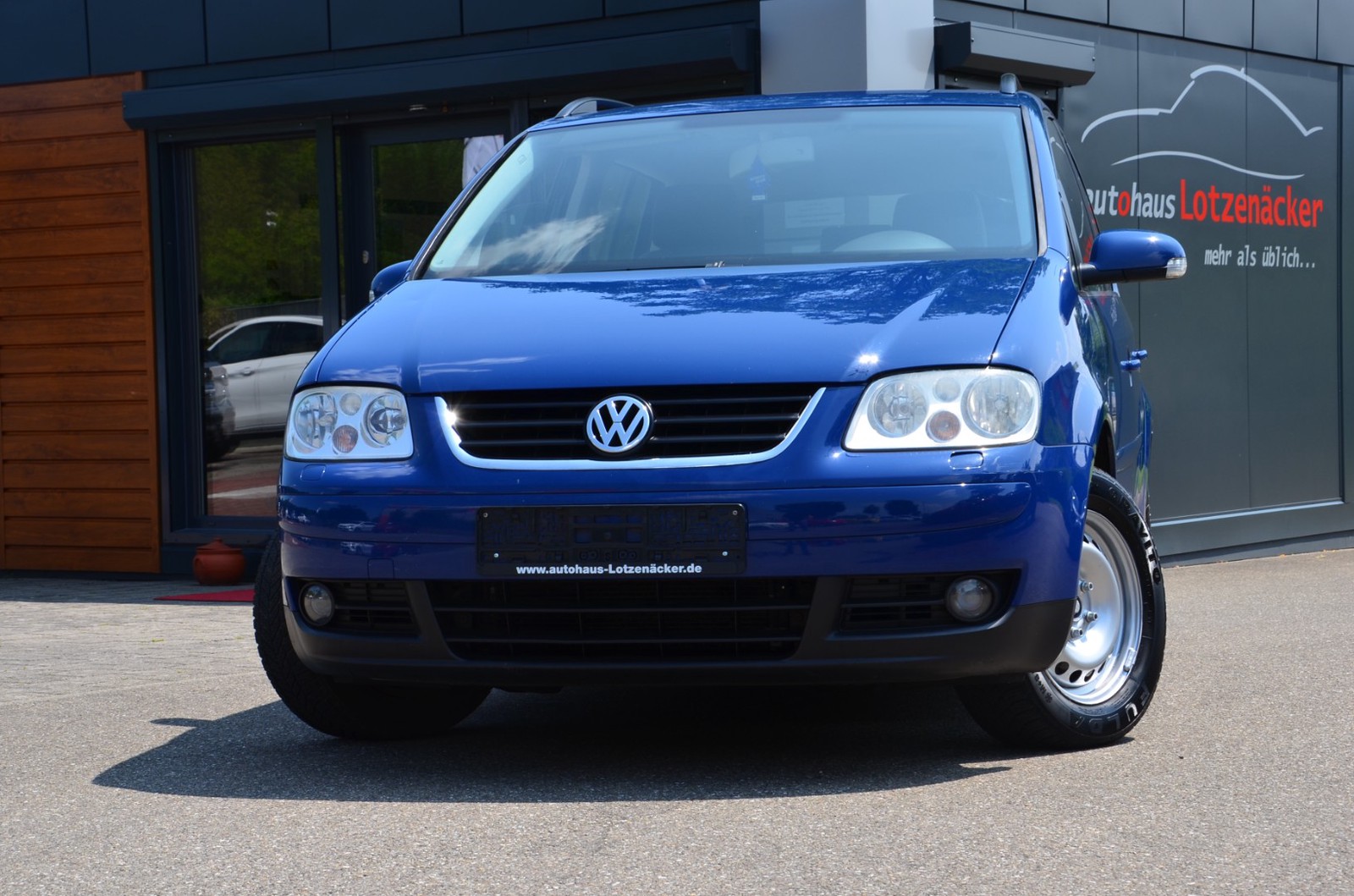 Volkswagen Touran Trendline TÜV 06/2023 / AHK / KLIMA / SHZ / TEMPOMAT