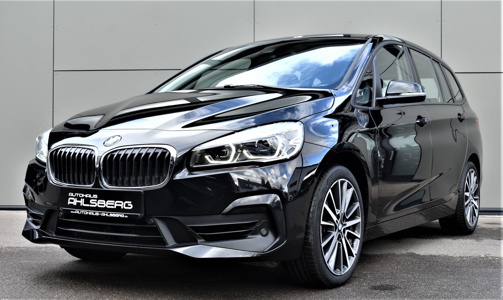 BMW 216i Gran Tourer TEMPOMAT/LED/AHK/NAVI/PDC/18"