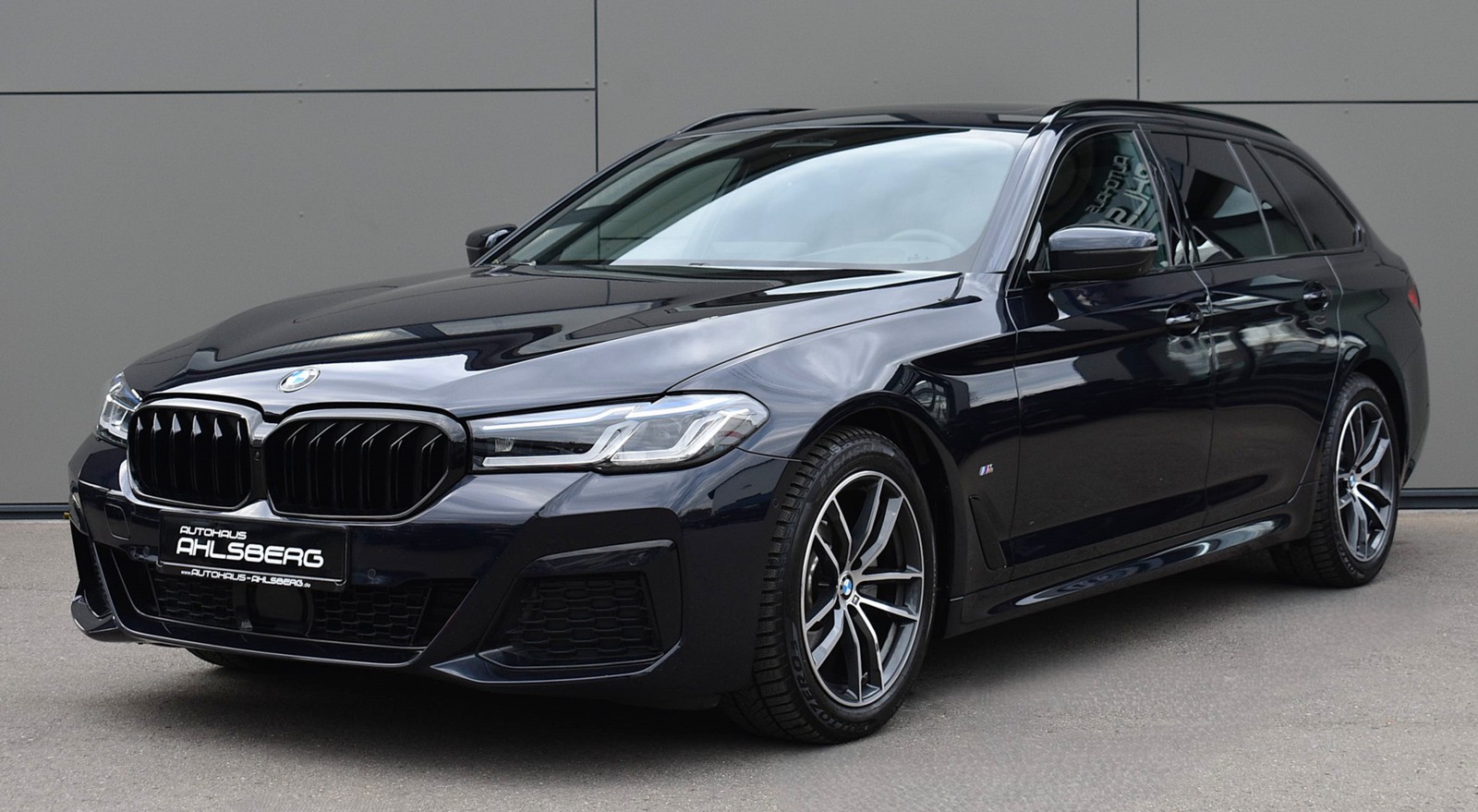 BMW 520d M-SPORT/SHADOW/ LIVE/LASER/360°/ACC/LEDER/AHK/PANO