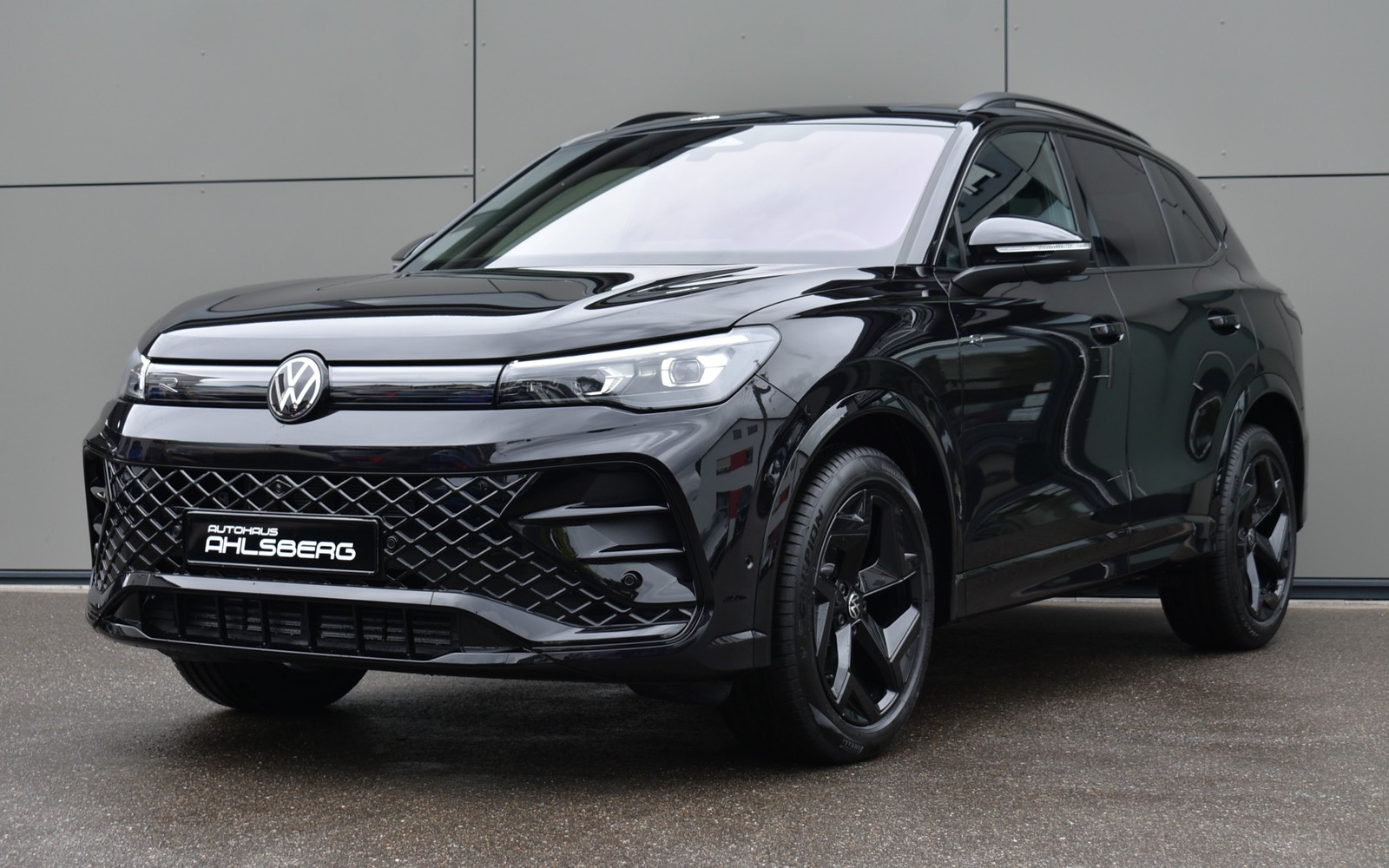 Volkswagen Tiguan eTSI R-Line HUD/PANO/MATRIX/H&K/BLACK-STY.