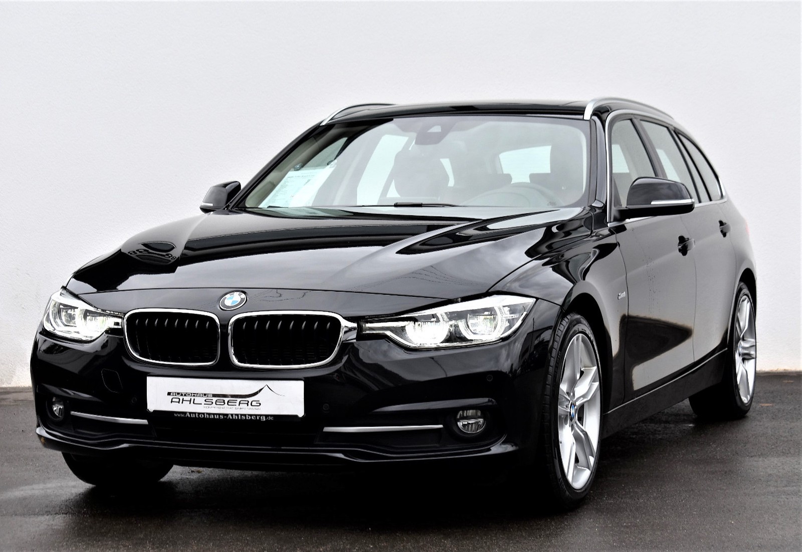 BMW 318d Sport Line /Pano/Navi/Leder/LED/Keyless/AHK/SHZ/PDC