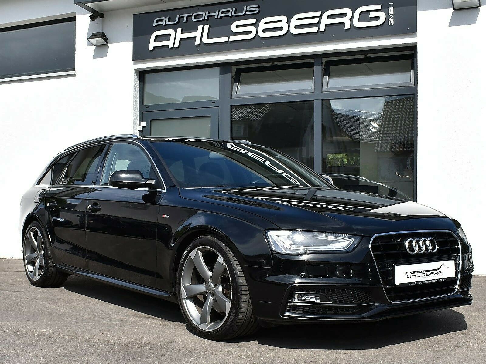 Audi A4 Avant S line Plus Sportpaket /NAVI/Bi-Xenon/LEDER/SHZ/PDC/AHK