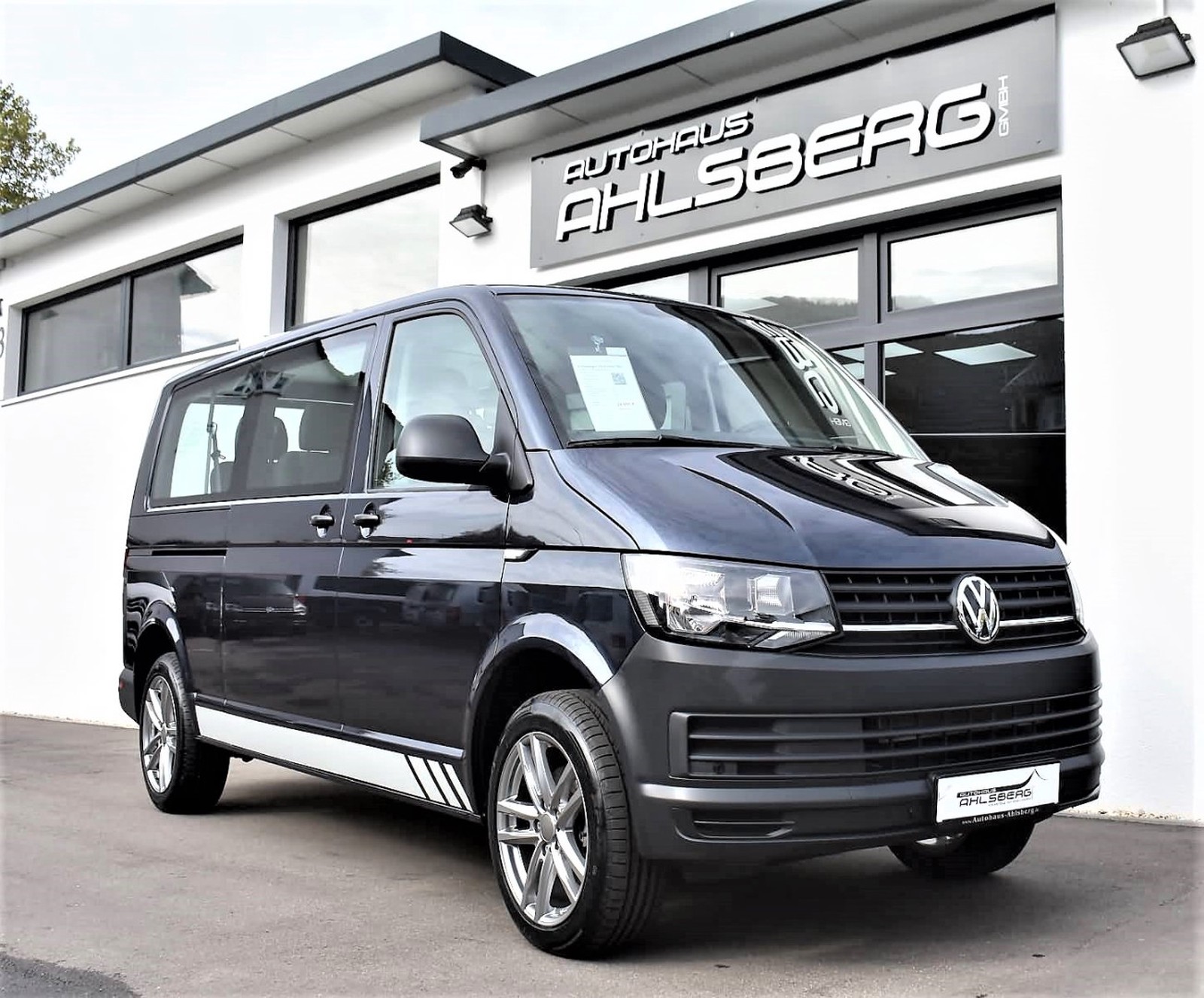 Volkswagen T6 Kombi DSG /AHK/PDC/TEMPOMAT/9-SITZER