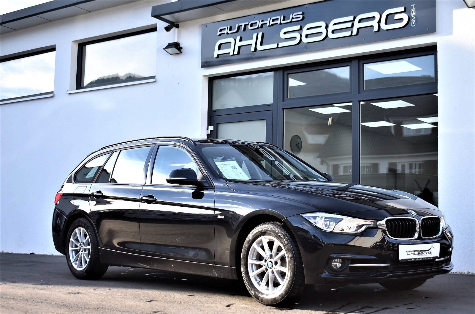 BMW 318i Sport Line Touring Steptronic Navi/LED/1.Hand