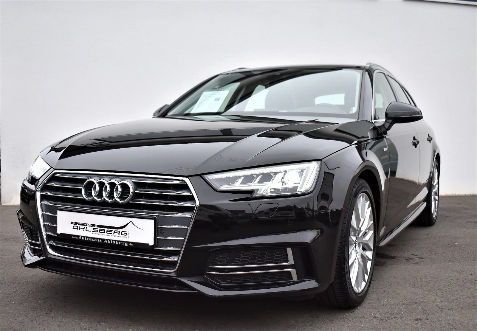 Audi A4 Avant 2.0 TFSI sport ultra S-Line NAVI/LED/SIDE/SHZ/PDC/AHK/TEMPO./AHK
