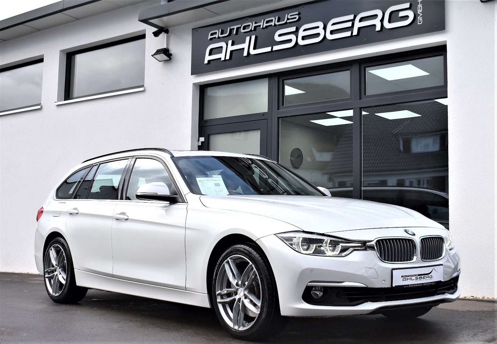 BMW 340i xDrive Luxury Line Purity LED,AHK,LEDER,NAVI /PANO