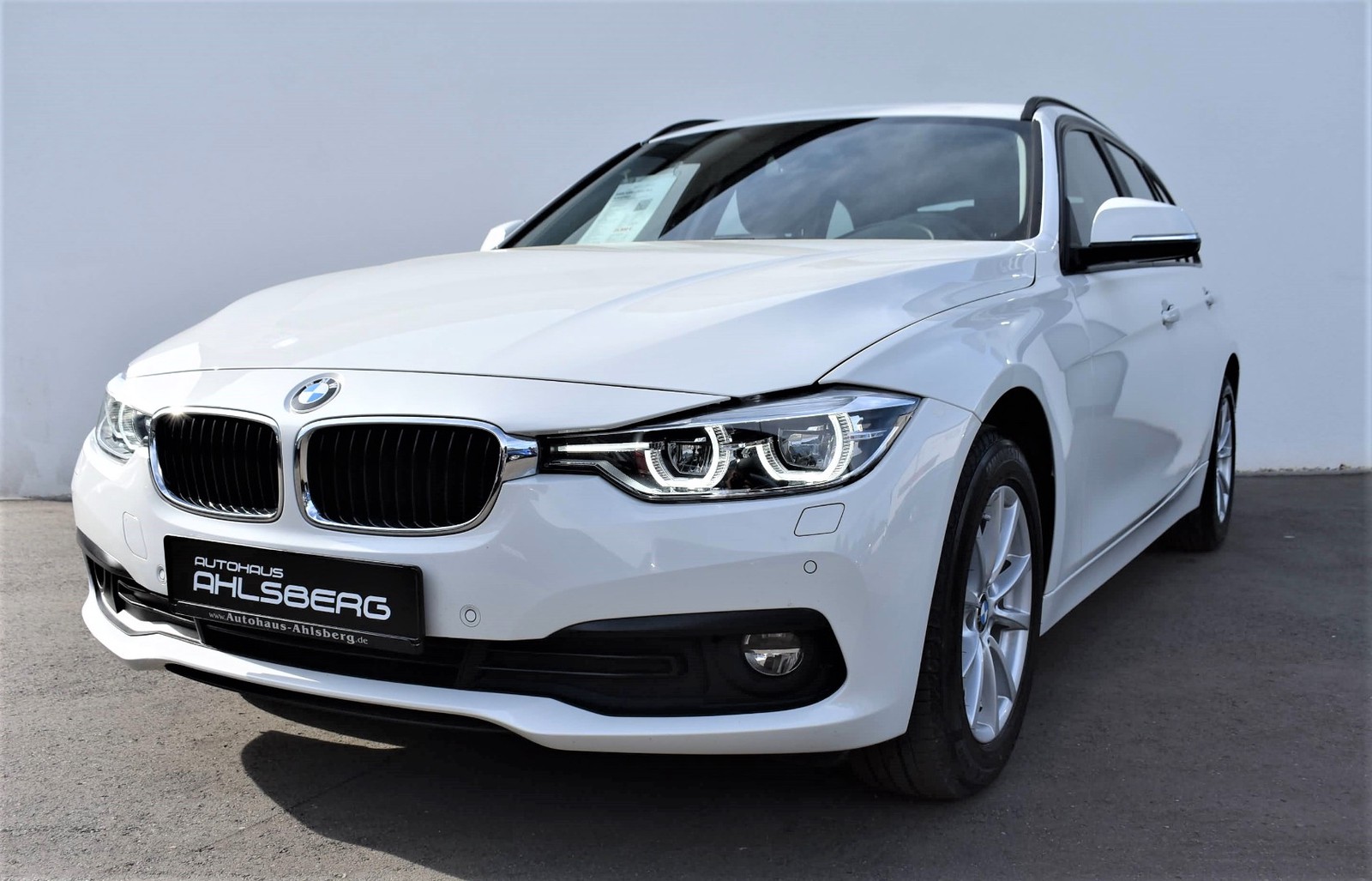 BMW 320d xDrive Aut. Advantage /NAVI/LED/AHK/SHZ/PDC/TEMPOMAT