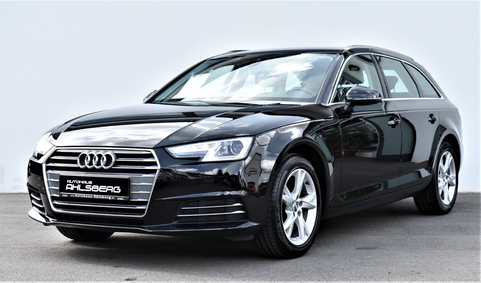 Audi A4 Avant Sport 2,0 TDI /NAVI/BI-XENON/AHK/PDC/TEMPOMAT