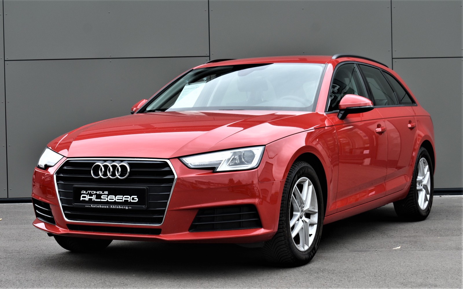 Audi A4 Avant 2,0 TDI S-tronic /NAVI/BI-XENON/AHK/SHZ/PDC/TEMPOMAT