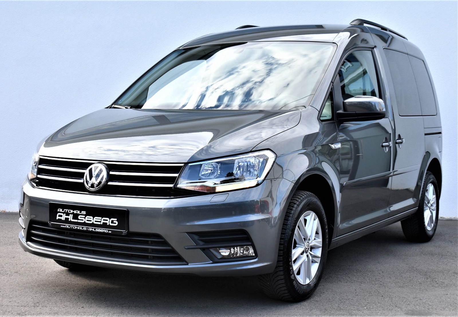 Volkswagen Caddy Comfortline BMT Navi PDC AHK ACC Winter-Paket SHZ